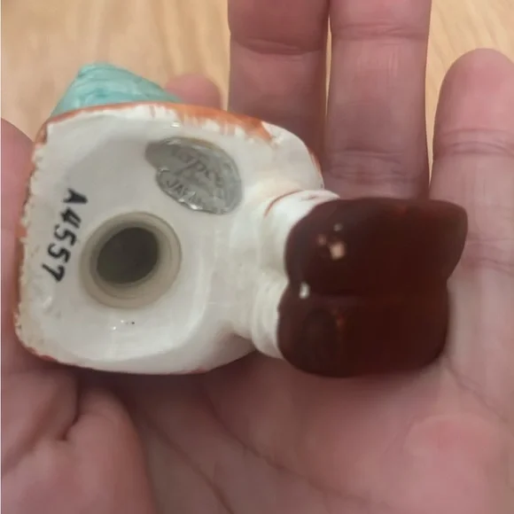 Salt and Pepper Shakers - Picture 3 of 5